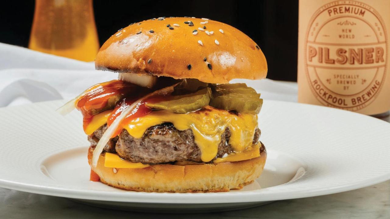 Crown Towers Melbourne 호텔 외부 사진 A cheeseburger