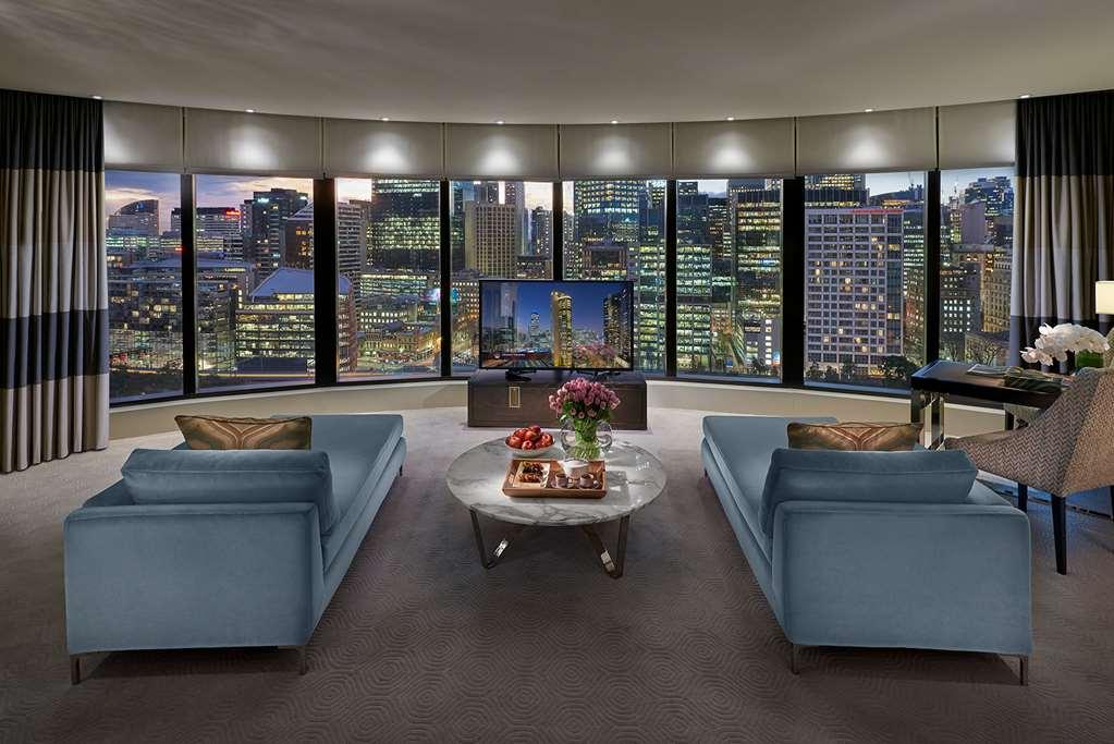 Crown Towers Melbourne 호텔 객실 사진 The living room of a typical apartment