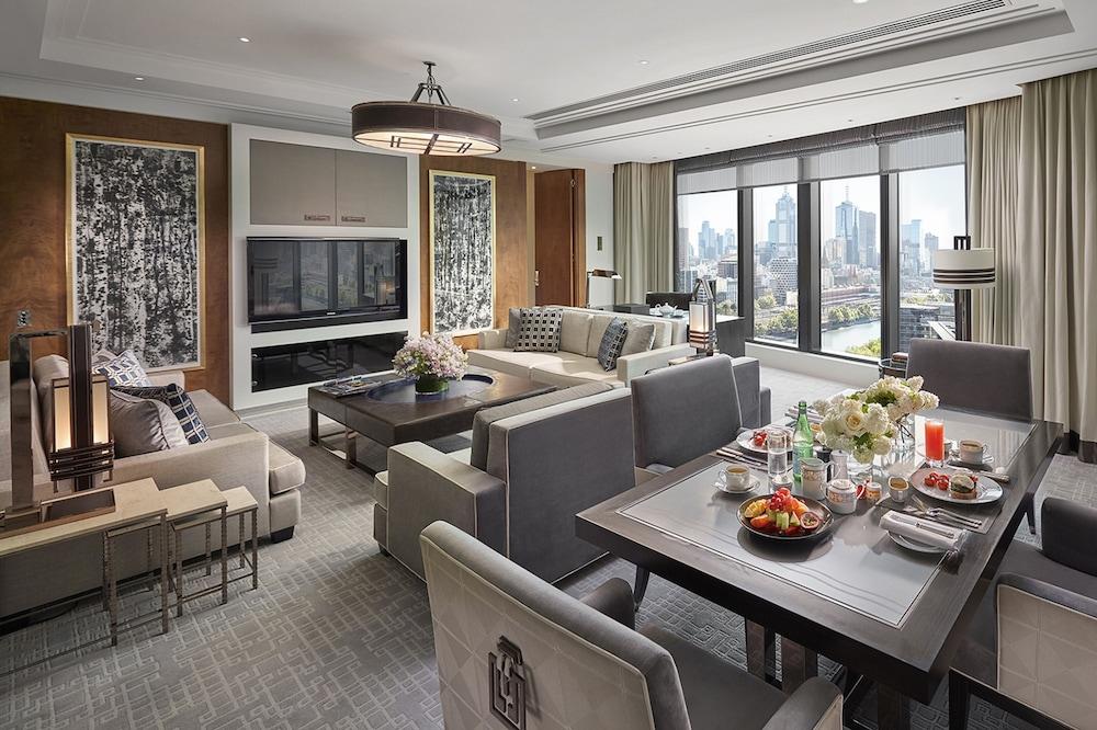 Crown Towers Melbourne 호텔 외부 사진 The living room of a suite at The Hari