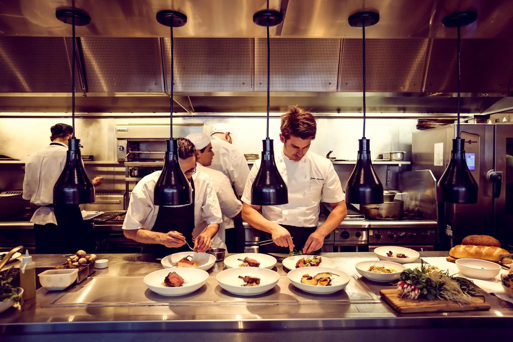 Crown Towers Melbourne 호텔 외부 사진 The kitchen at the restaurant