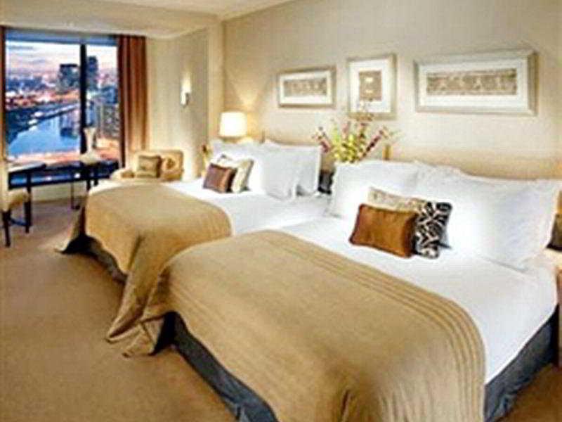 Crown Towers Melbourne 호텔 외부 사진 A guest room at the Four Seasons Hotel