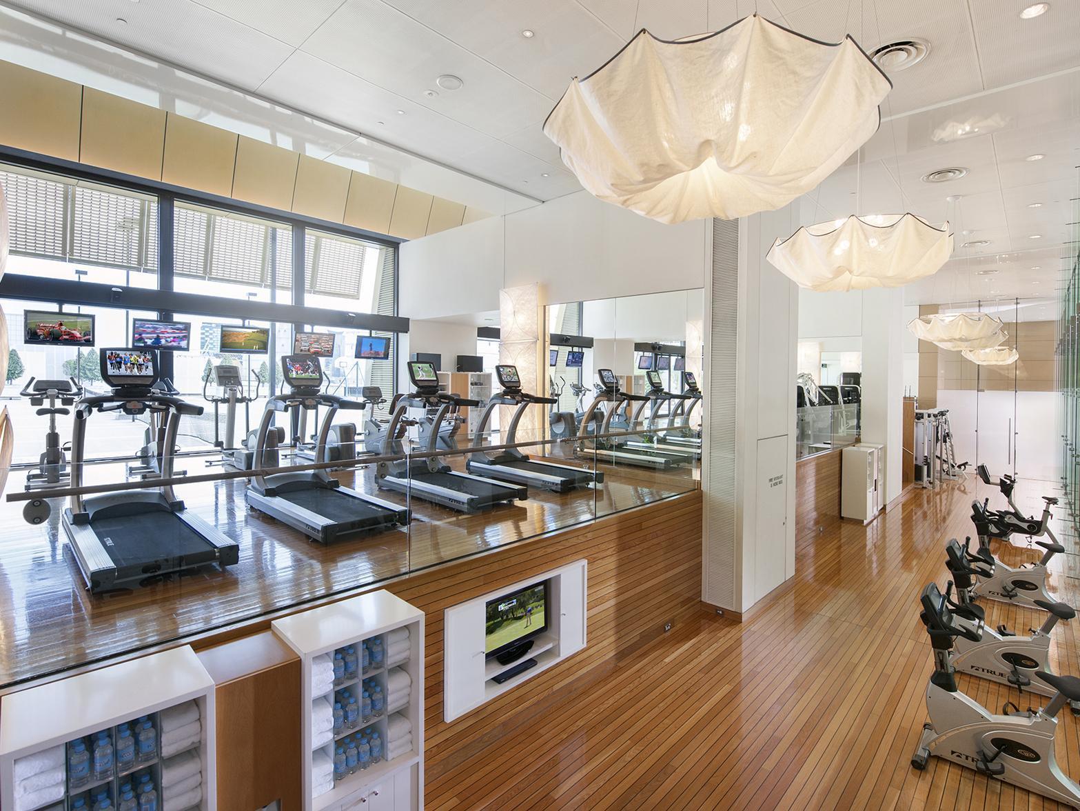 Crown Towers Melbourne 호텔 외부 사진 The gym at the Four Seasons Hotel, Hong Kong