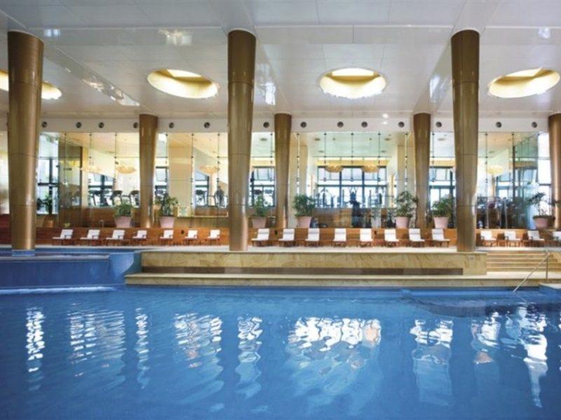 Crown Towers Melbourne 호텔 외부 사진 The pool at the InterContinental