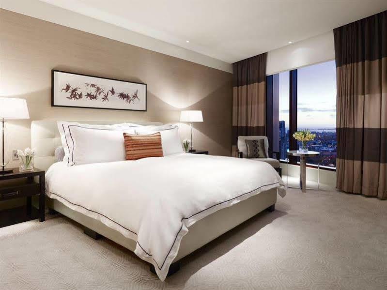 Crown Towers Melbourne 호텔 외부 사진 A bedroom at The Ritz-Carlton, Downtown, Los Angeles
