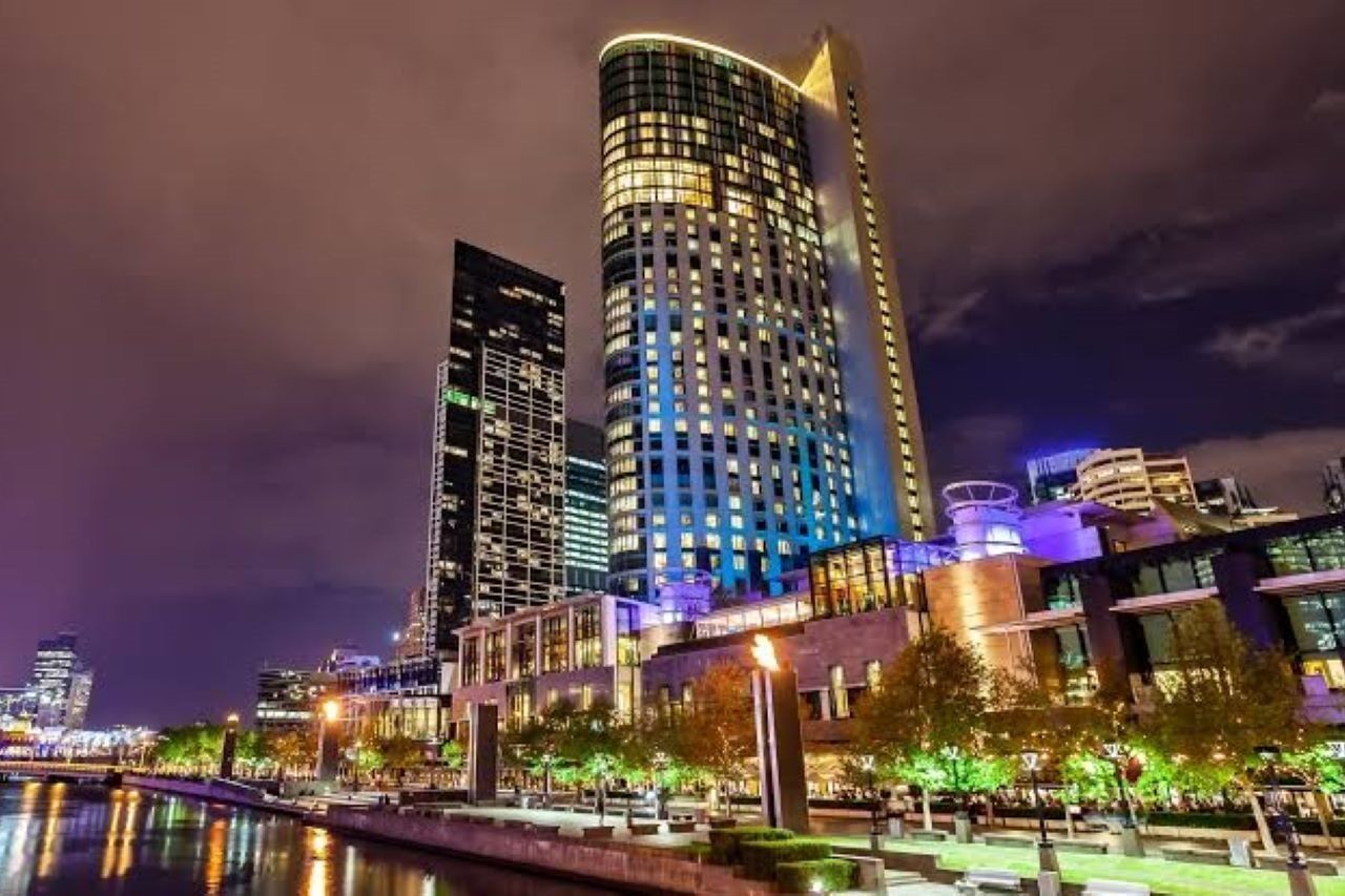 Crown Towers Melbourne 호텔 외부 사진 The Crown Hotel at Night
