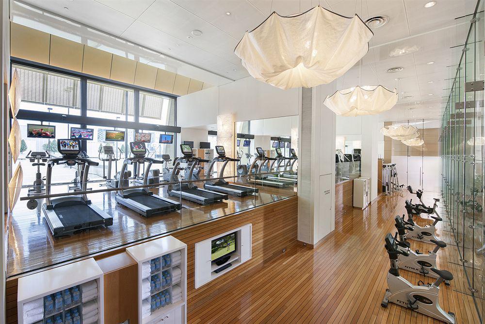 Crown Towers Melbourne 호텔 외부 사진 The gym at the Four Seasons Hotel, Hong Kong